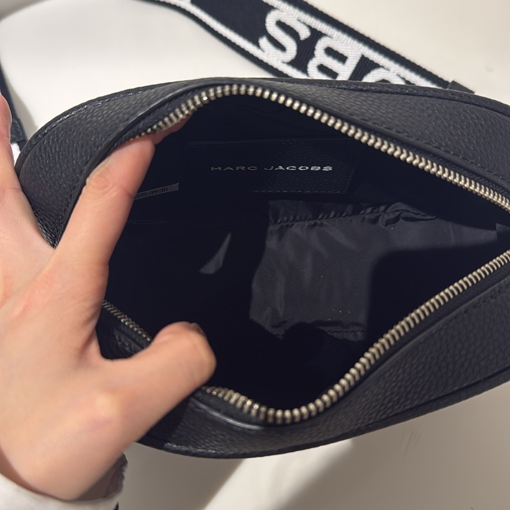 Marc Jacobs Black and White Crossbody Camera Bag - Picture 7 of 8